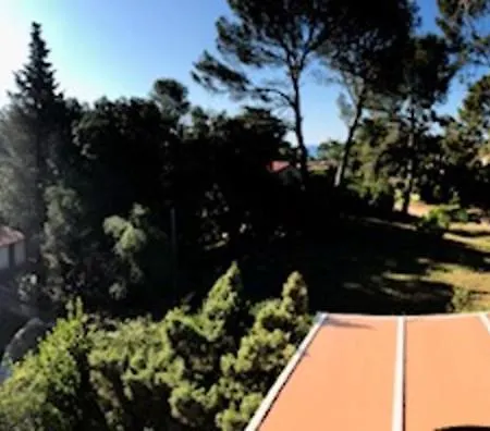 Maison De 3 Chambres A Saint Raphael Avec Terrasse Amenagee A 540 M De La Plage 度假居 *