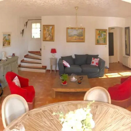 Vakantiehuis Maison De 3 Chambres A Saint Raphael Avec Terrasse Amenagee A 540 M De La Plage