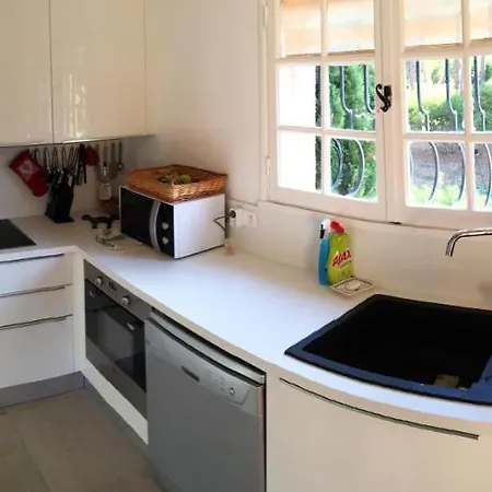 Vakantiehuis Maison De 3 Chambres A Saint Raphael Avec Terrasse Amenagee A 540 M De La Plage *