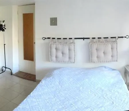 Maison De 3 Chambres A Saint Raphael Avec Terrasse Amenagee A 540 M De La Plage Vakantiehuis